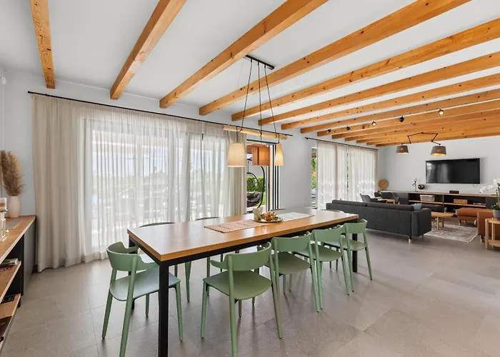 Fritula With Private Pool And Bbq Lasci