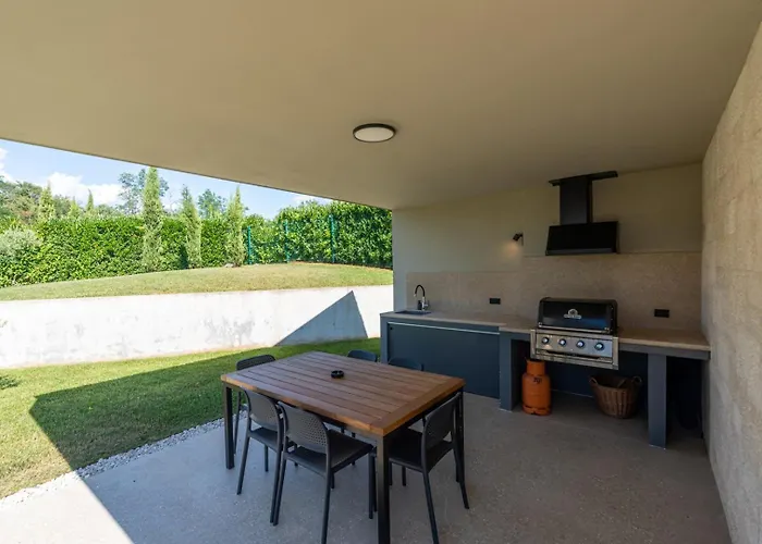 Fritula With Private Pool And Bbq Lasci